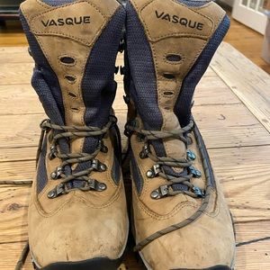 Vasque Hiking Boots - only used once! Size 9.5 womens